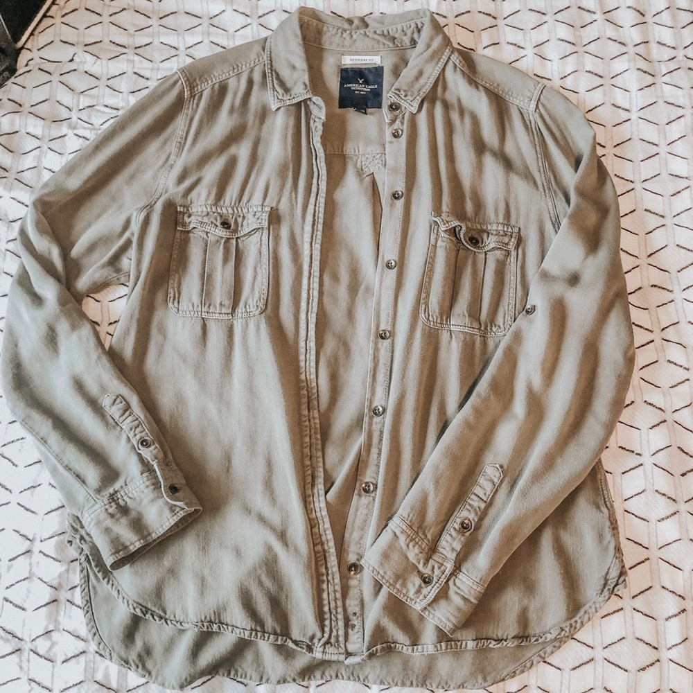 American Eagle button down